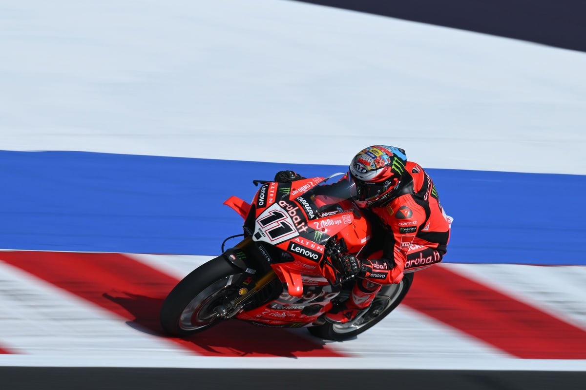 WSBK Balaton Park 1. yarış: Bulega yine zafere ulaştı, Bahattin 18. sırada