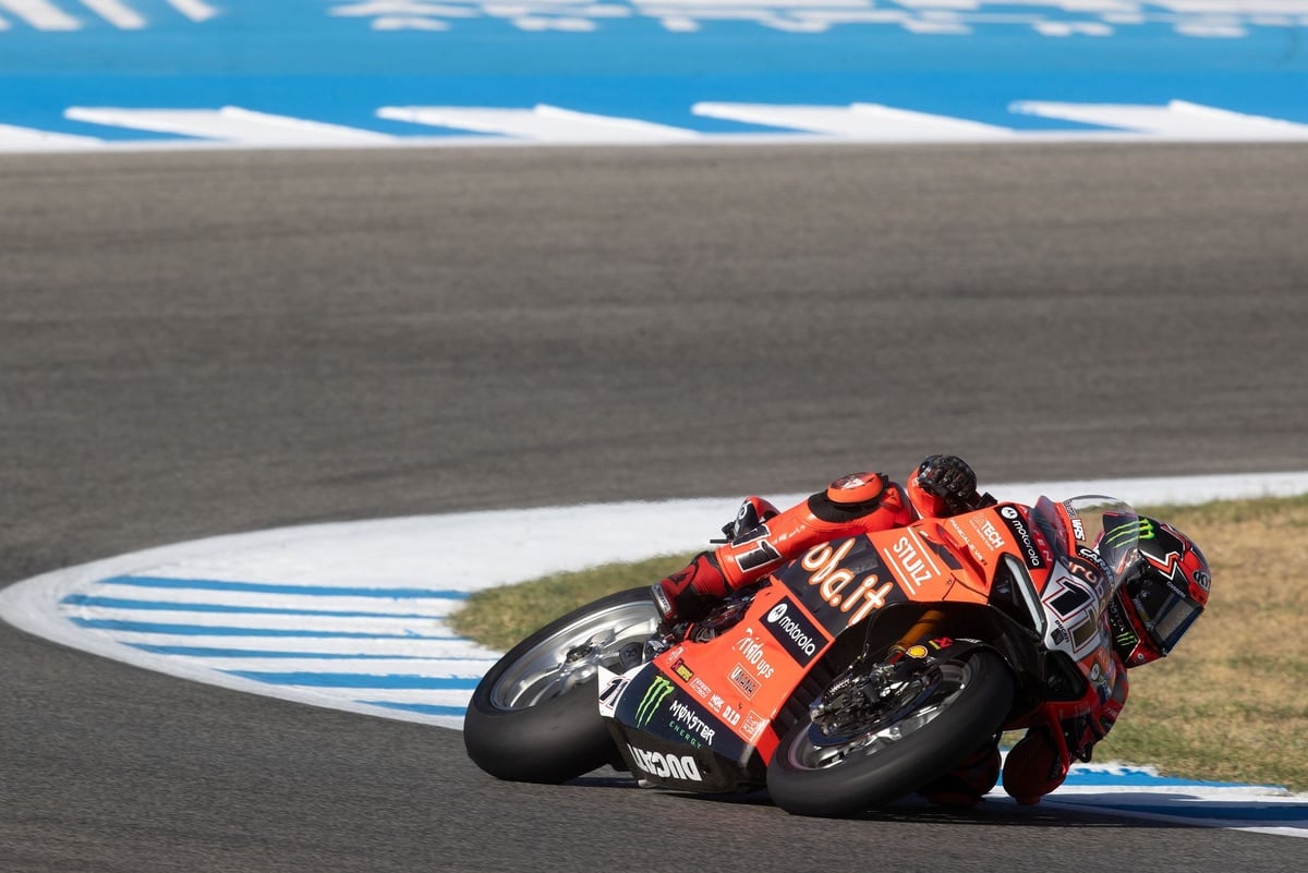 WSBK Portekiz 1. yarış: Bulega Portekiz'de ilk kez kazandı, Bahattin 20. sırada