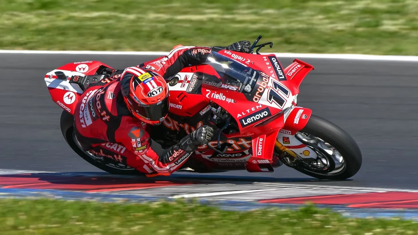 Misanoda Bulega ve Ducatinin İtalyan Gösterisi