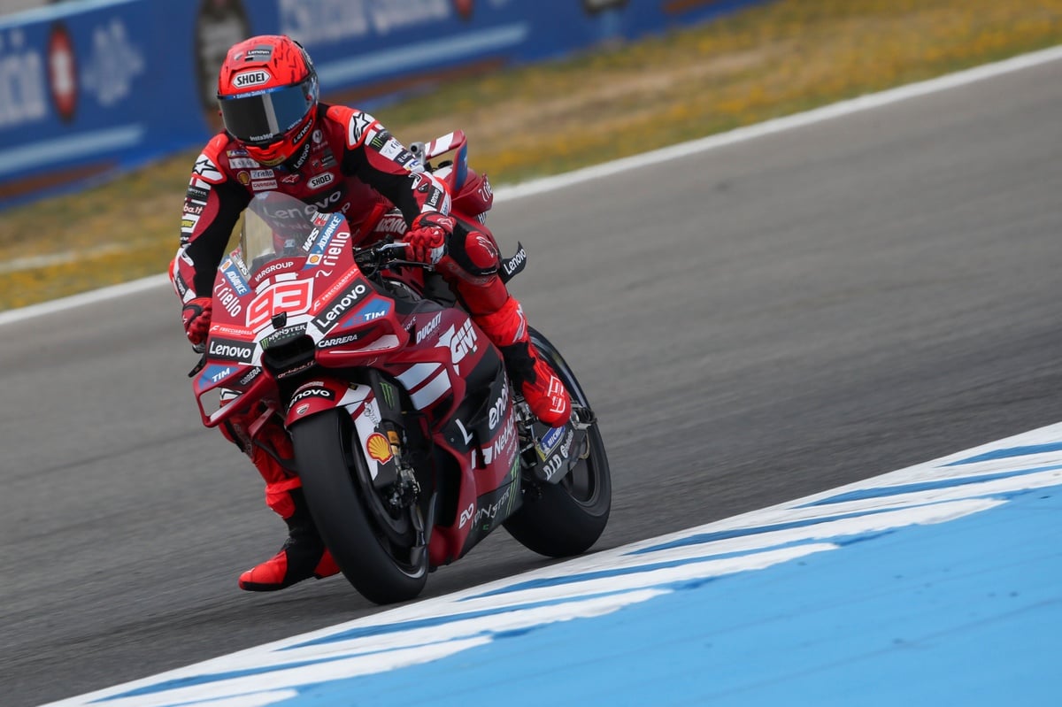 MotoGP İspanya GP sıralama turları: Kazalarla geçen seansta Marquez pole'de, Zarco ikinci sırada