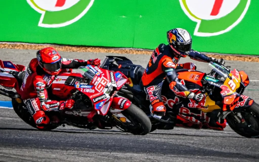 Buriram’da Tartışmalı Ceza: Marc Marquez – Pedro Acosta Olayının Nedeni!