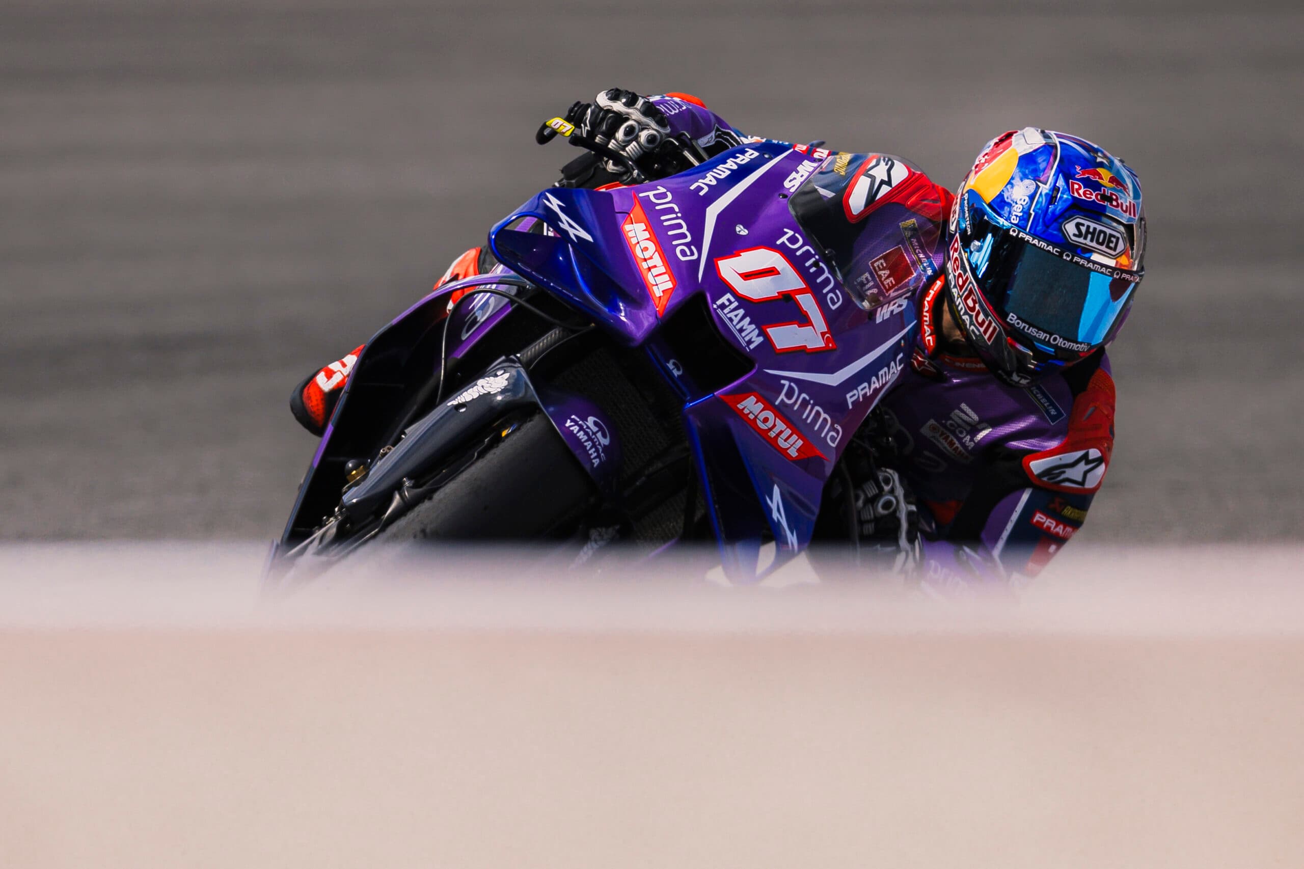 MotoGP Assen Yarışı: Ogura Tarihi Zafer Kazandı, Ancak Mekanik Sorun Yaşadı